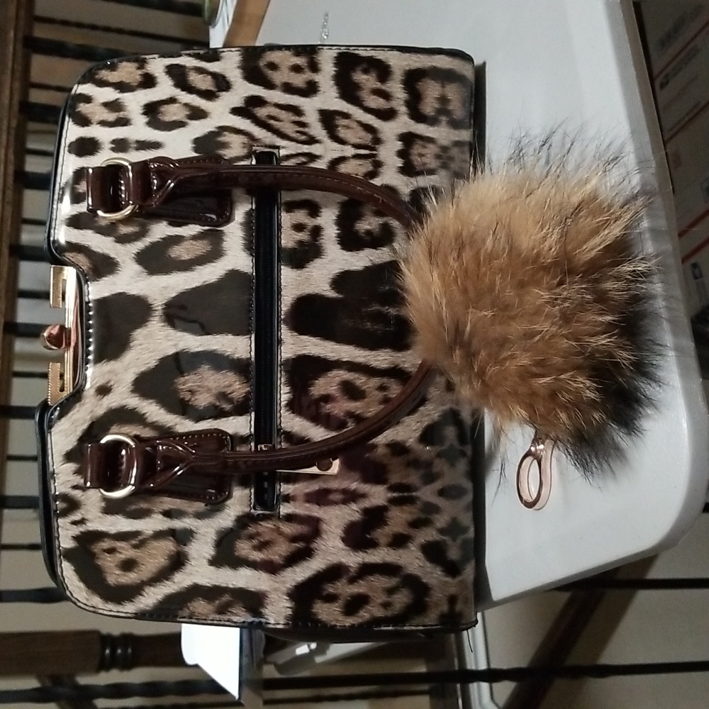 Cute fun Leopard print patent bag - Picture 2 of 8
